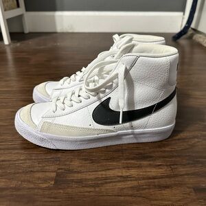 NIKE BLAZERS